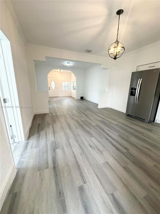 待售: $599,000 (3 贝兹, 1 浴室, 1318 平方英尺)