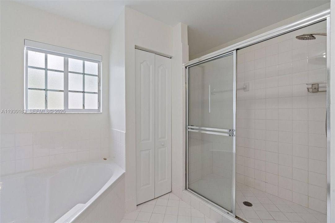 For Sale: $699,999 (4 beds, 2 baths, 2515 Square Feet)