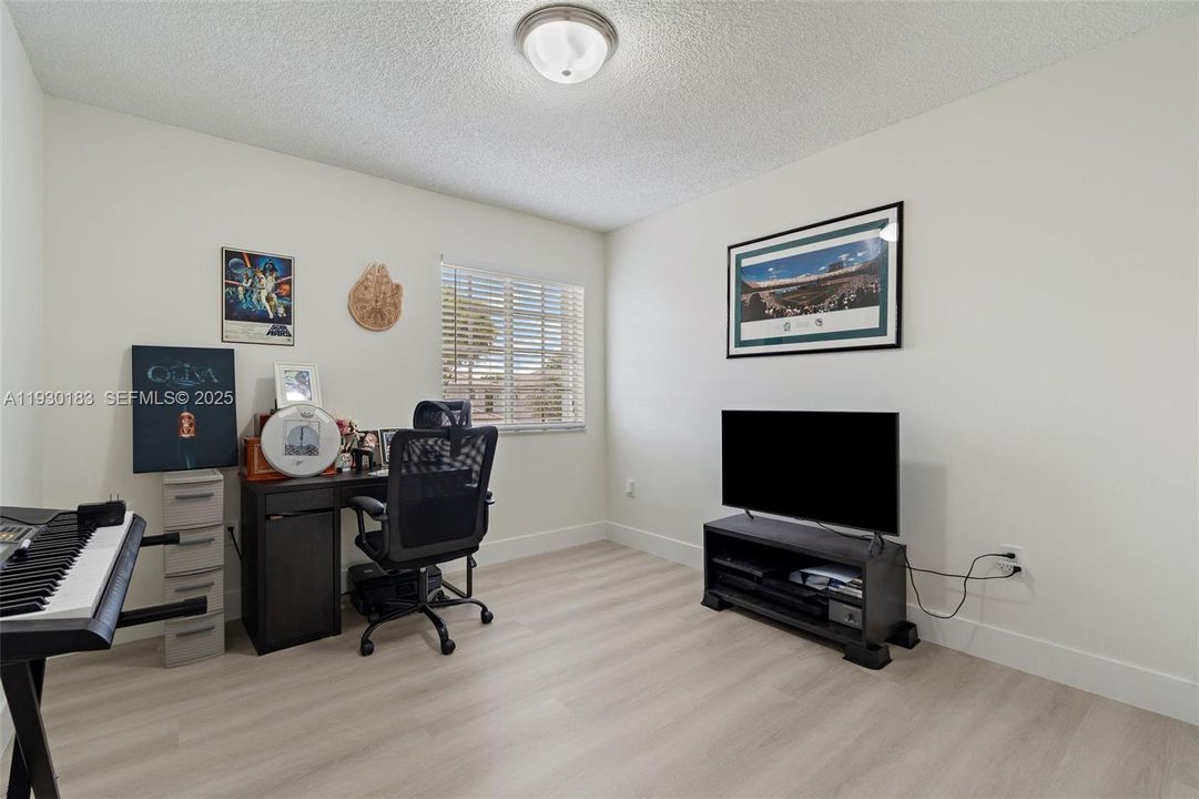 For Sale: $699,999 (4 beds, 2 baths, 2515 Square Feet)