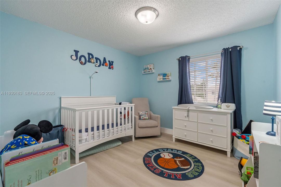 For Sale: $699,999 (4 beds, 2 baths, 2515 Square Feet)