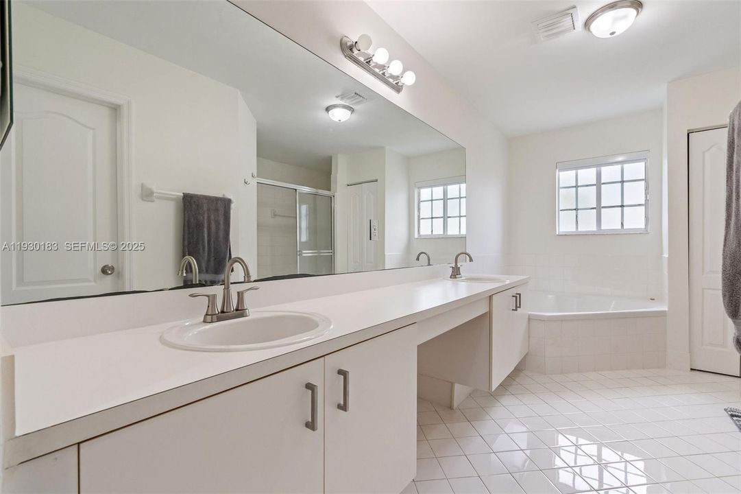 For Sale: $699,999 (4 beds, 2 baths, 2515 Square Feet)