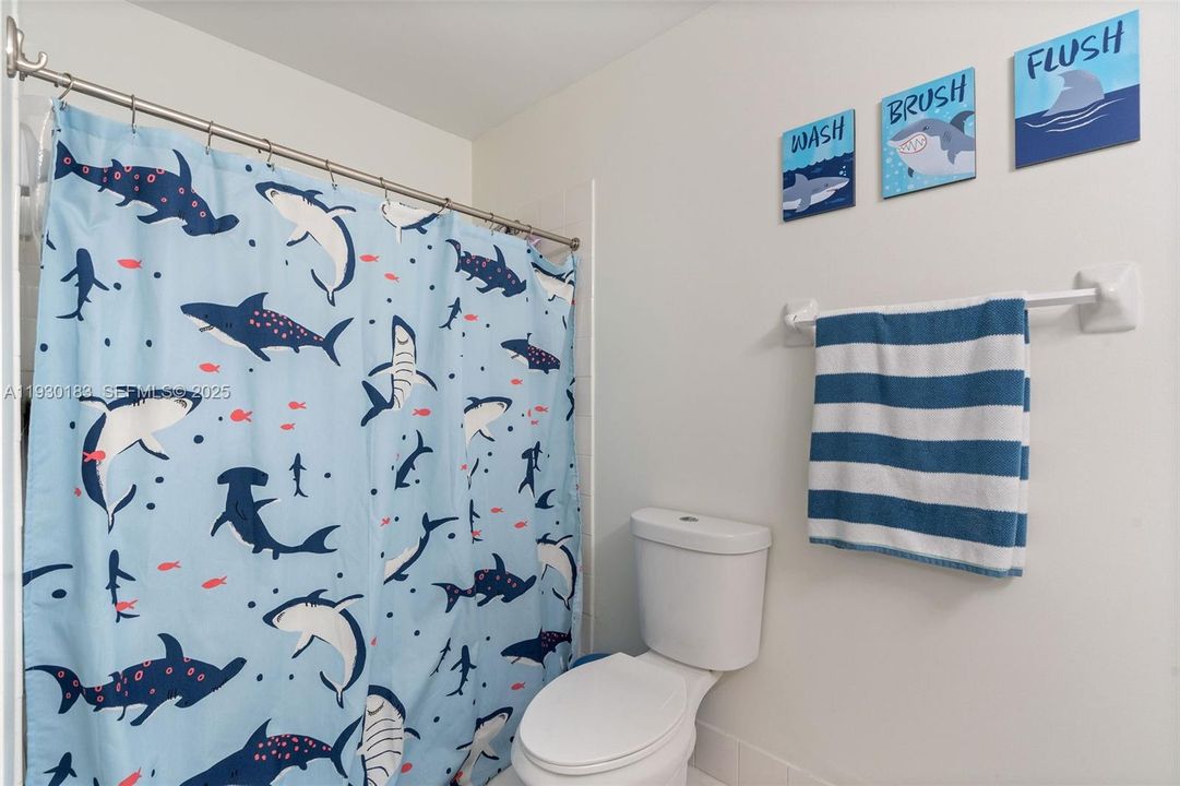 For Sale: $699,999 (4 beds, 2 baths, 2515 Square Feet)