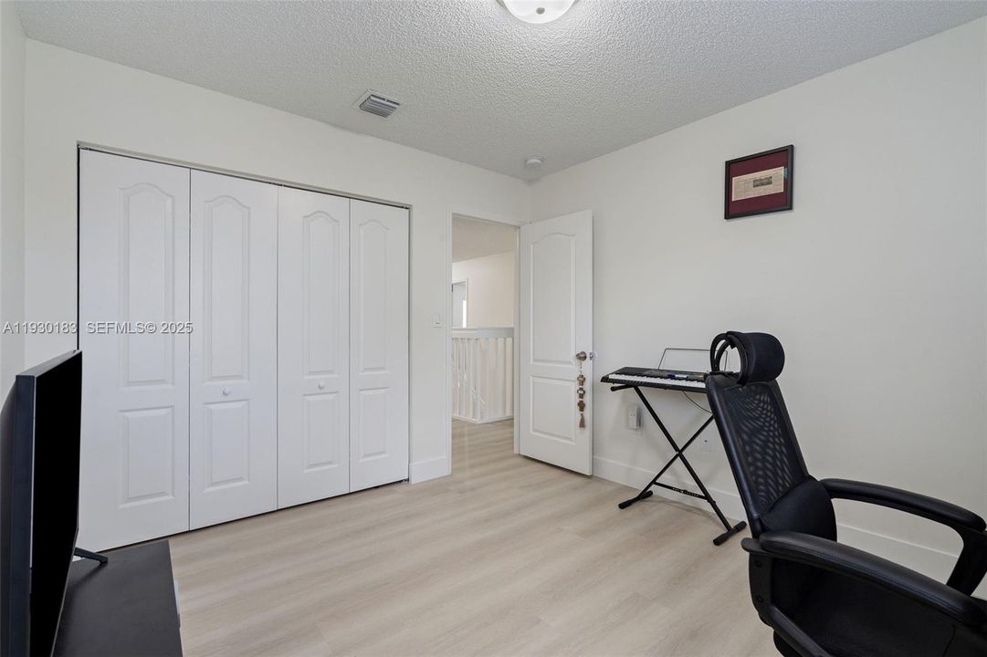 For Sale: $699,999 (4 beds, 2 baths, 2515 Square Feet)