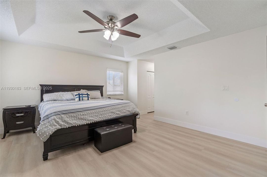 For Sale: $699,999 (4 beds, 2 baths, 2515 Square Feet)