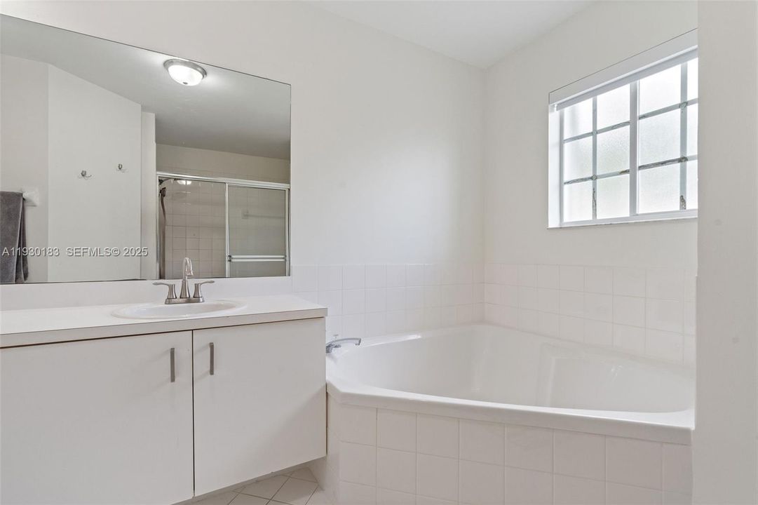 For Sale: $699,999 (4 beds, 2 baths, 2515 Square Feet)