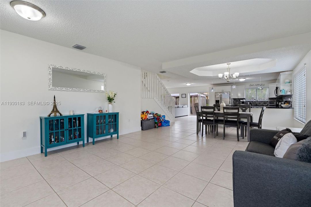 For Sale: $699,999 (4 beds, 2 baths, 2515 Square Feet)