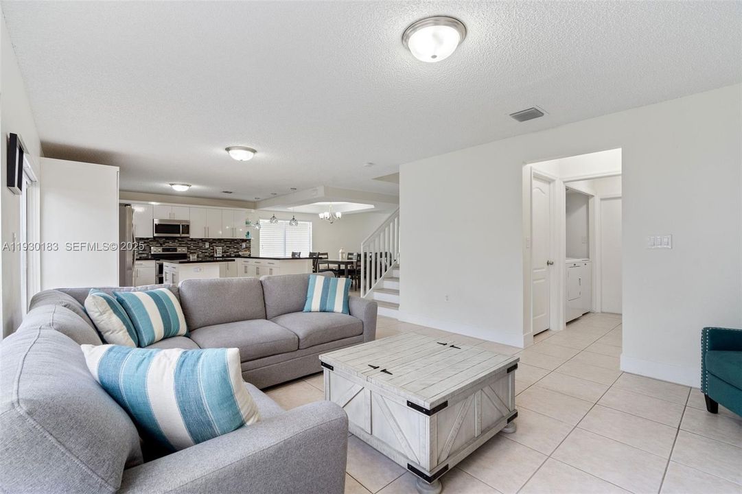 For Sale: $699,999 (4 beds, 2 baths, 2515 Square Feet)