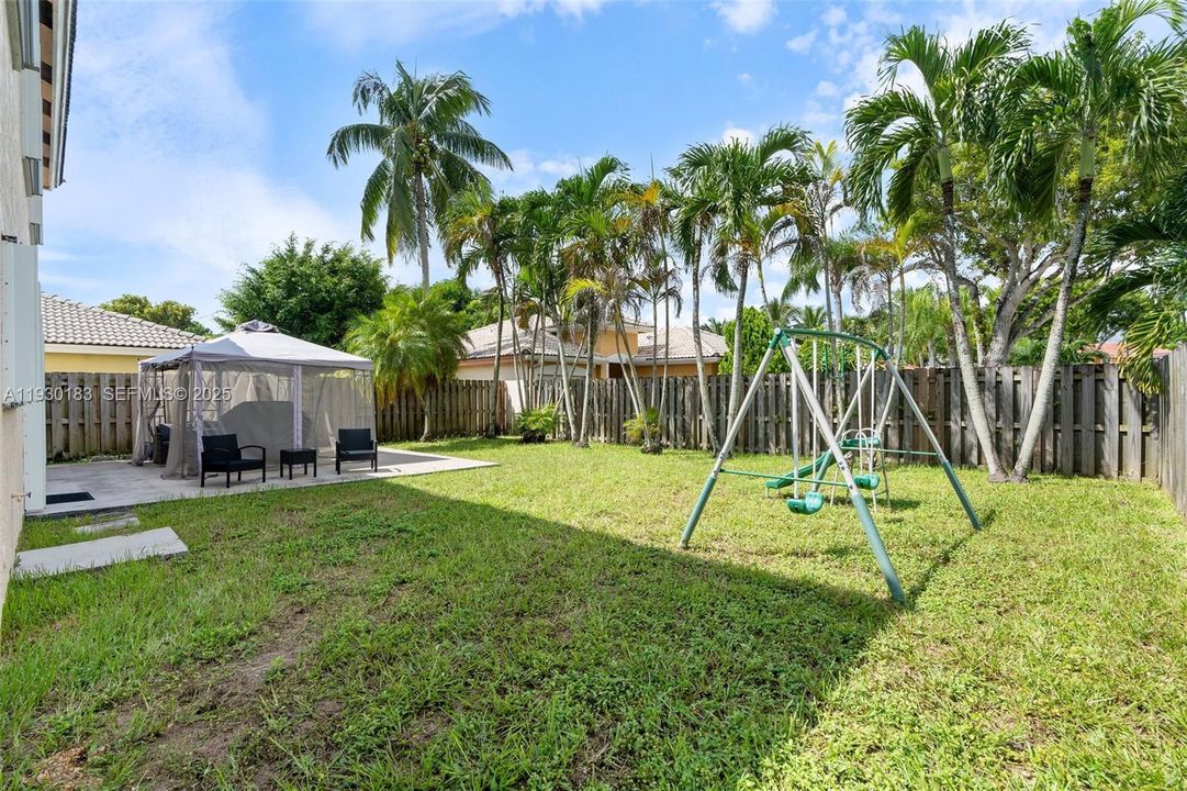 For Sale: $699,999 (4 beds, 2 baths, 2515 Square Feet)