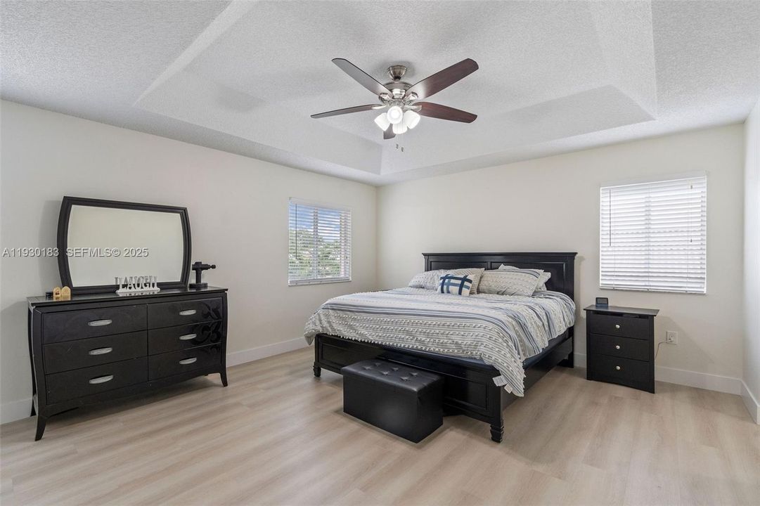 For Sale: $699,999 (4 beds, 2 baths, 2515 Square Feet)