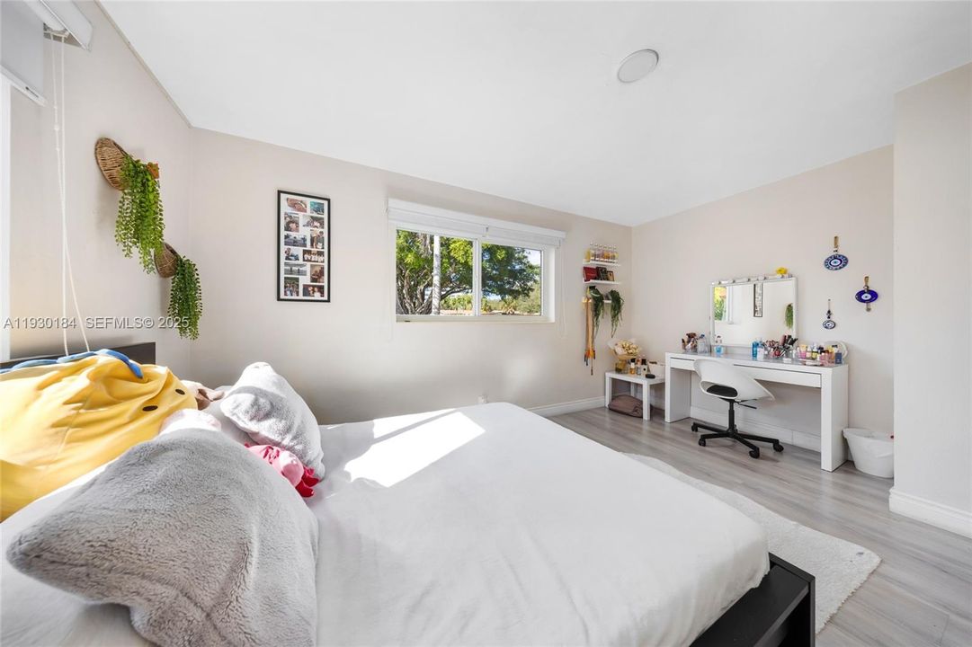 For Sale: $649,000 (4 beds, 3 baths, 1533 Square Feet)