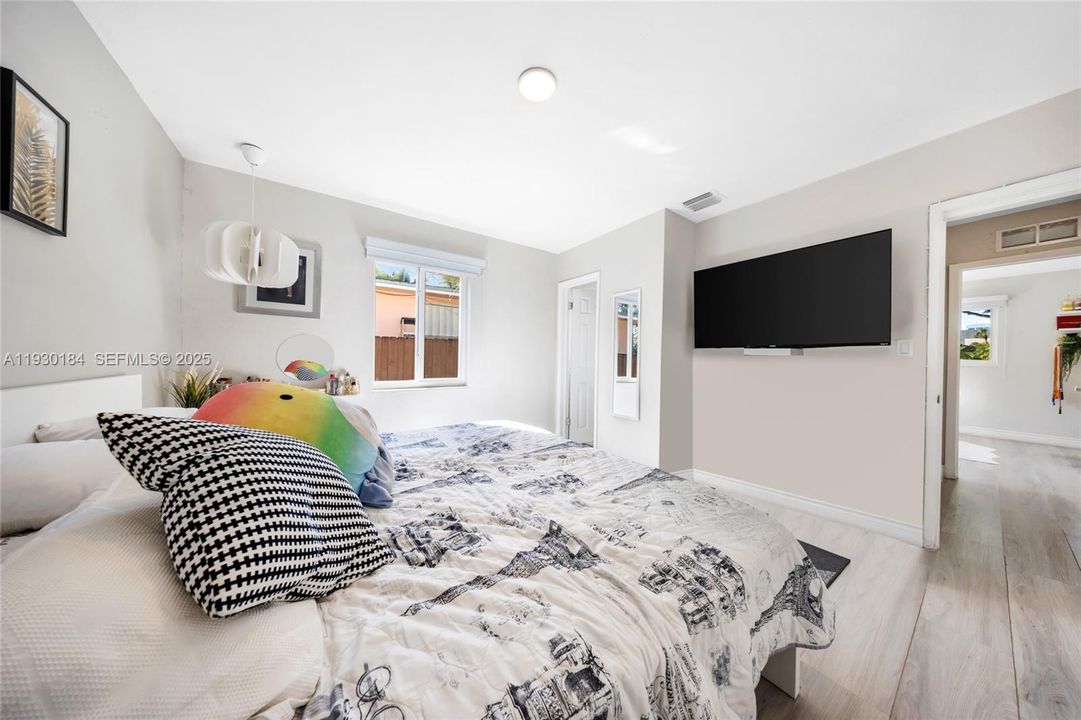 For Sale: $649,000 (4 beds, 3 baths, 1533 Square Feet)