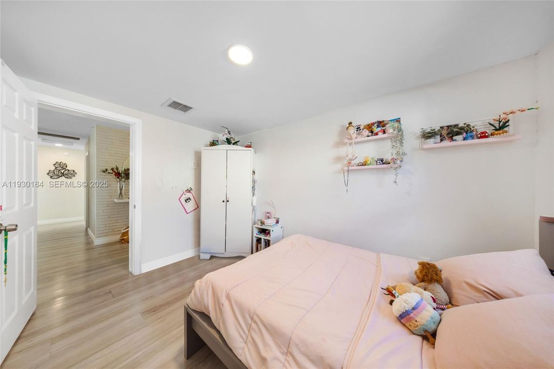 For Sale: $649,000 (4 beds, 3 baths, 1533 Square Feet)