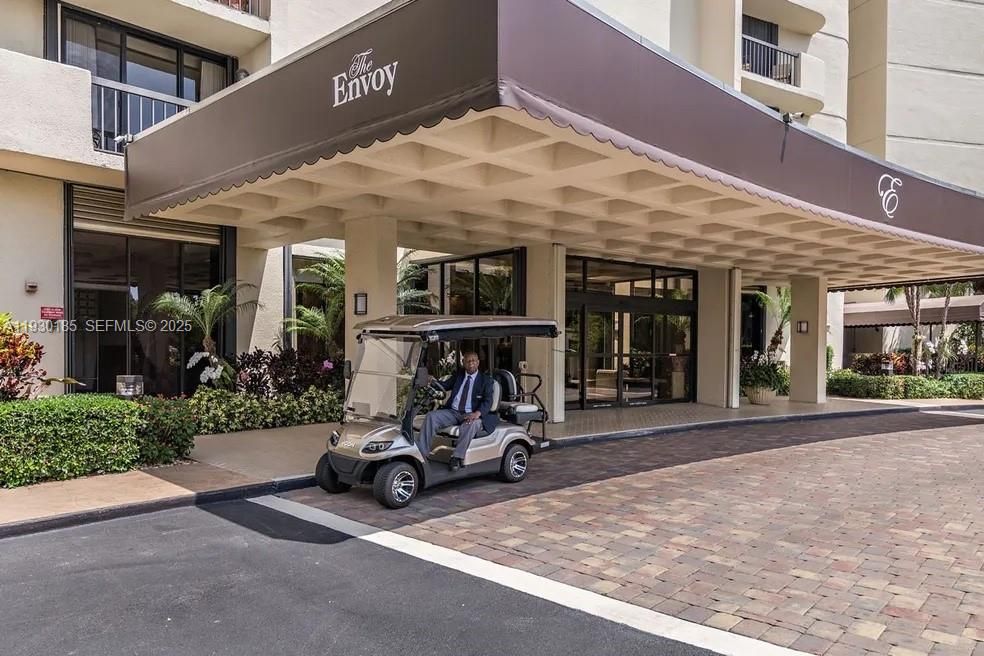 For Rent: $5,700 (2 beds, 2 baths, 1855 Square Feet)