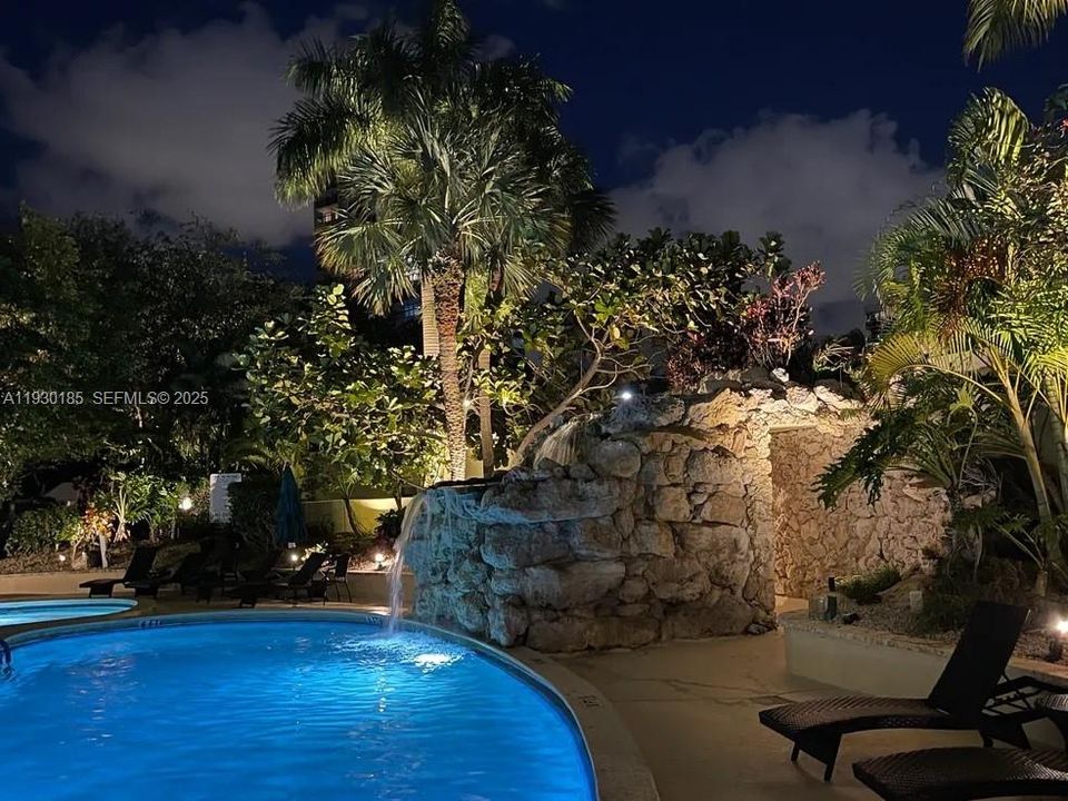 For Rent: $5,700 (2 beds, 2 baths, 1855 Square Feet)