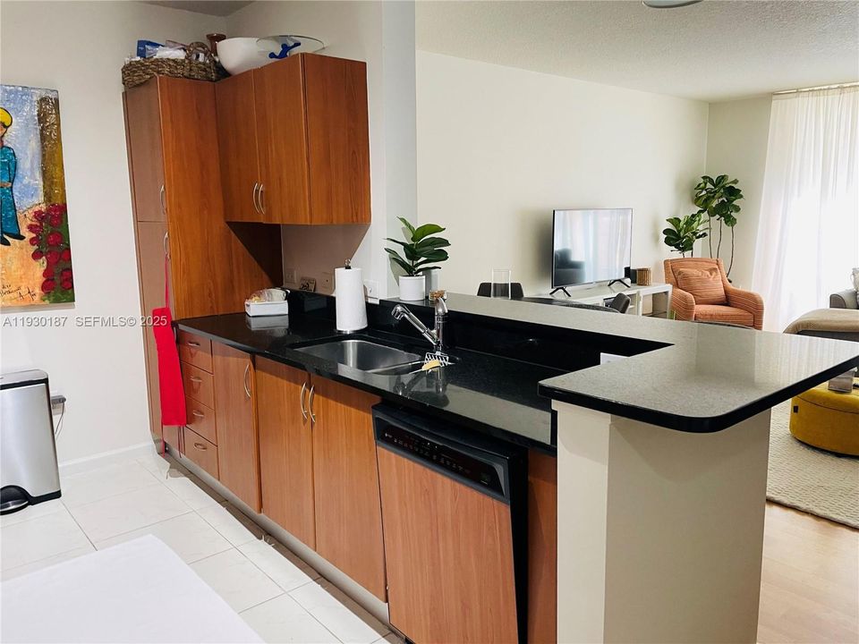 For Sale: $360,000 (1 beds, 1 baths, 835 Square Feet)