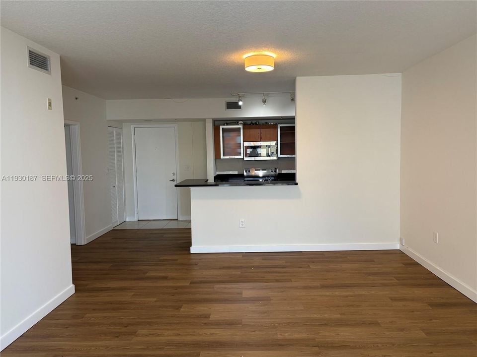 For Sale: $360,000 (1 beds, 1 baths, 835 Square Feet)