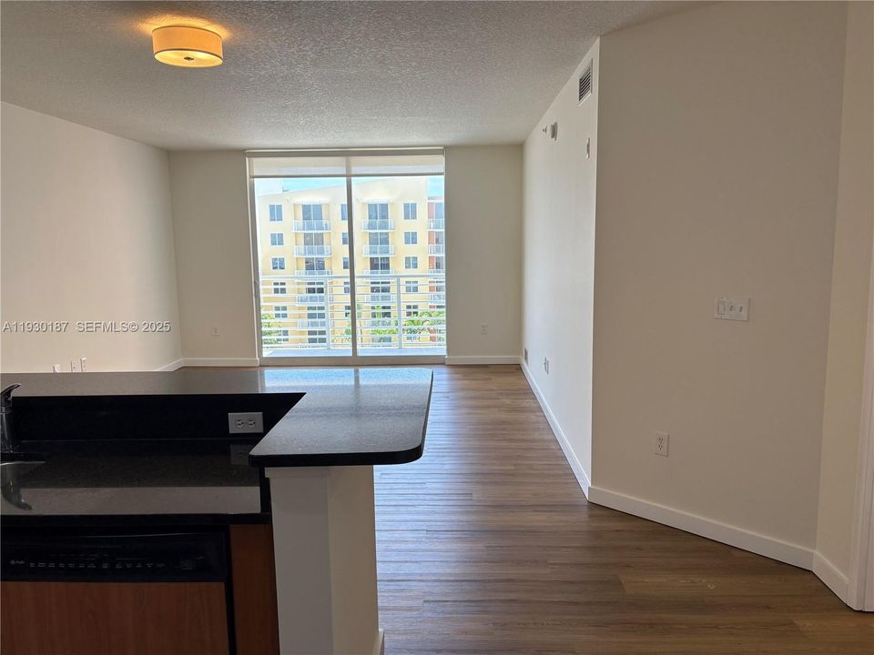 For Sale: $360,000 (1 beds, 1 baths, 835 Square Feet)