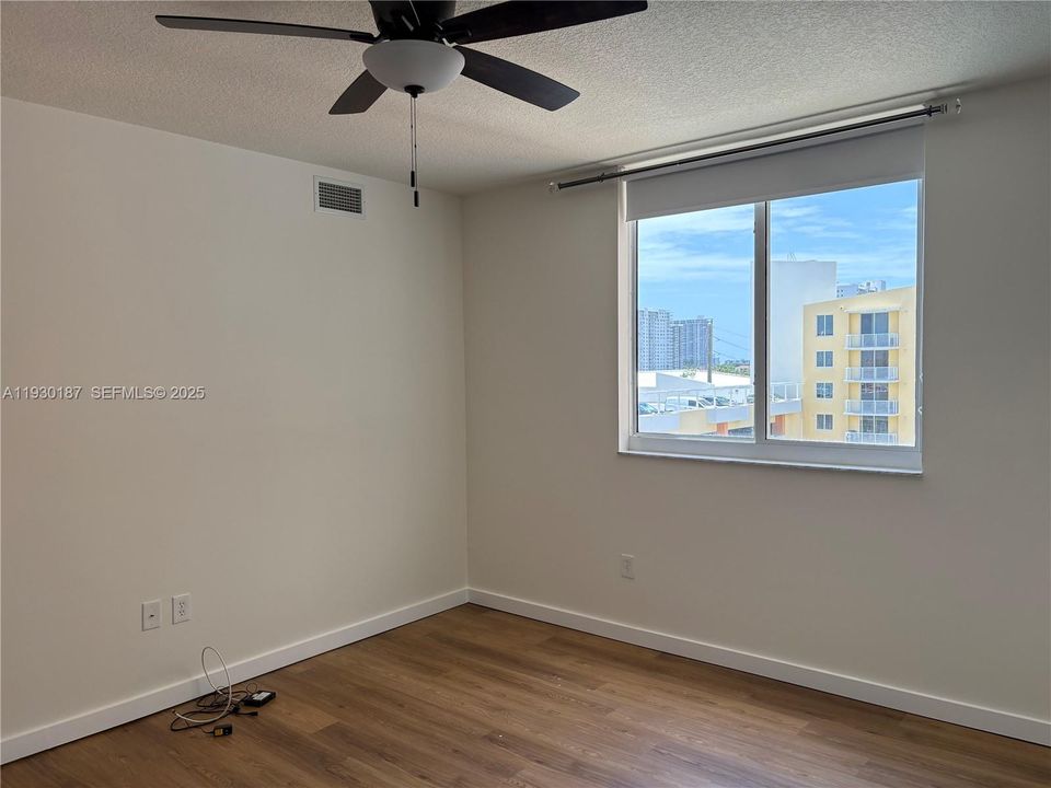 For Sale: $360,000 (1 beds, 1 baths, 835 Square Feet)