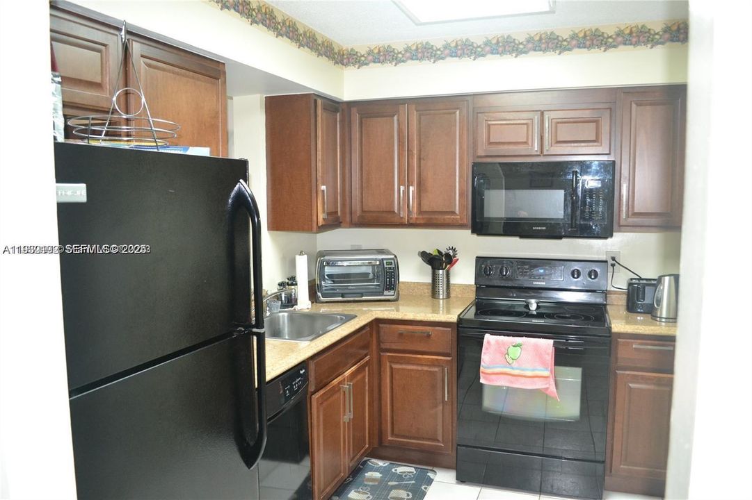 For Sale: $129,000 (1 beds, 2 baths, 960 Square Feet)