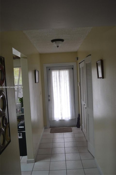 For Sale: $129,000 (1 beds, 2 baths, 960 Square Feet)