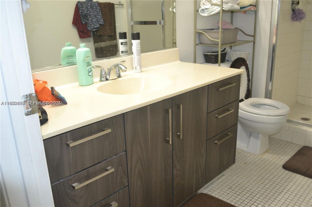 For Sale: $129,000 (1 beds, 2 baths, 960 Square Feet)