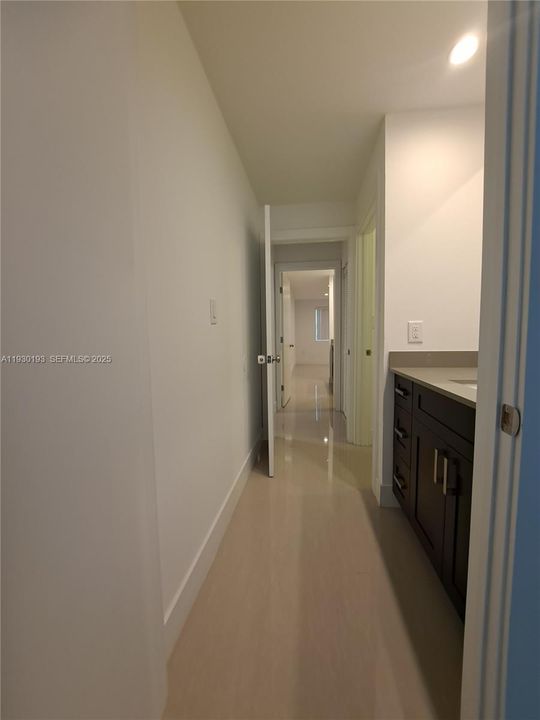 На продажу: $267,990 (2 спален, 2 ванн, 1084 Квадратных фут)