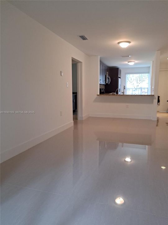 На продажу: $267,990 (2 спален, 2 ванн, 1084 Квадратных фут)