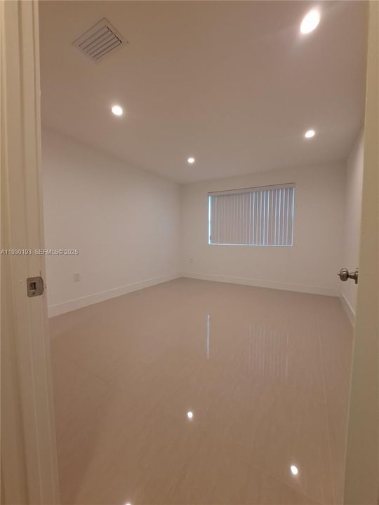 На продажу: $267,990 (2 спален, 2 ванн, 1084 Квадратных фут)