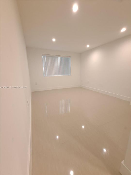 На продажу: $267,990 (2 спален, 2 ванн, 1084 Квадратных фут)