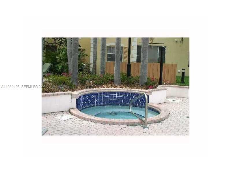 В аренду: $1,754 (1 спален, 1 ванн, 844 Квадратных фут)