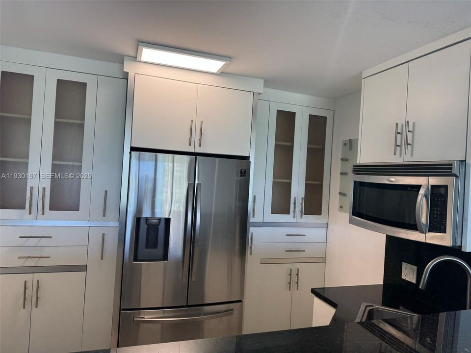 出租: $2,450 (1 贝兹, 1 浴室, 991 平方英尺)