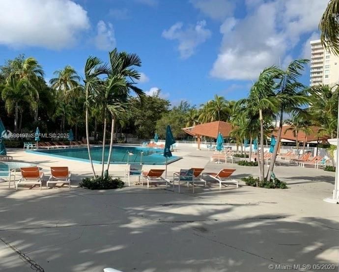 出租: $2,450 (1 贝兹, 1 浴室, 991 平方英尺)