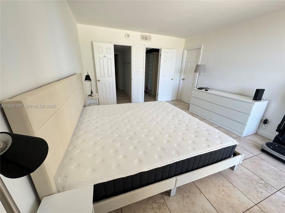 出租: $2,450 (1 贝兹, 1 浴室, 991 平方英尺)