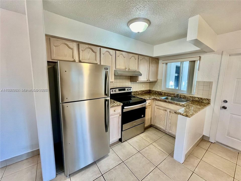 For Rent: $1,350 (1 beds, 1 baths, 435 Square Feet)