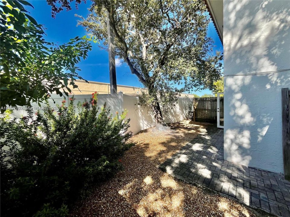 For Rent: $1,350 (1 beds, 1 baths, 435 Square Feet)