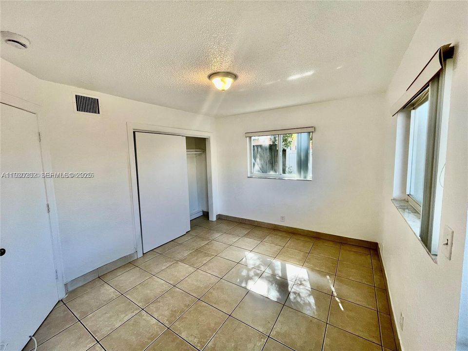 For Rent: $1,350 (1 beds, 1 baths, 435 Square Feet)