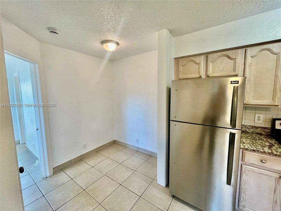For Rent: $1,350 (1 beds, 1 baths, 435 Square Feet)