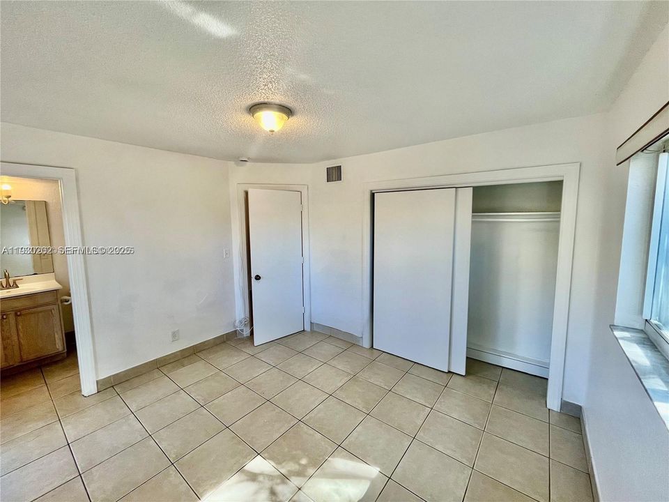 For Rent: $1,350 (1 beds, 1 baths, 435 Square Feet)