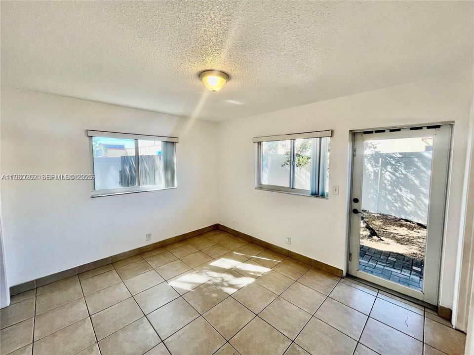 For Rent: $1,350 (1 beds, 1 baths, 435 Square Feet)