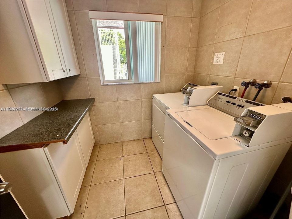 For Rent: $1,350 (1 beds, 1 baths, 435 Square Feet)