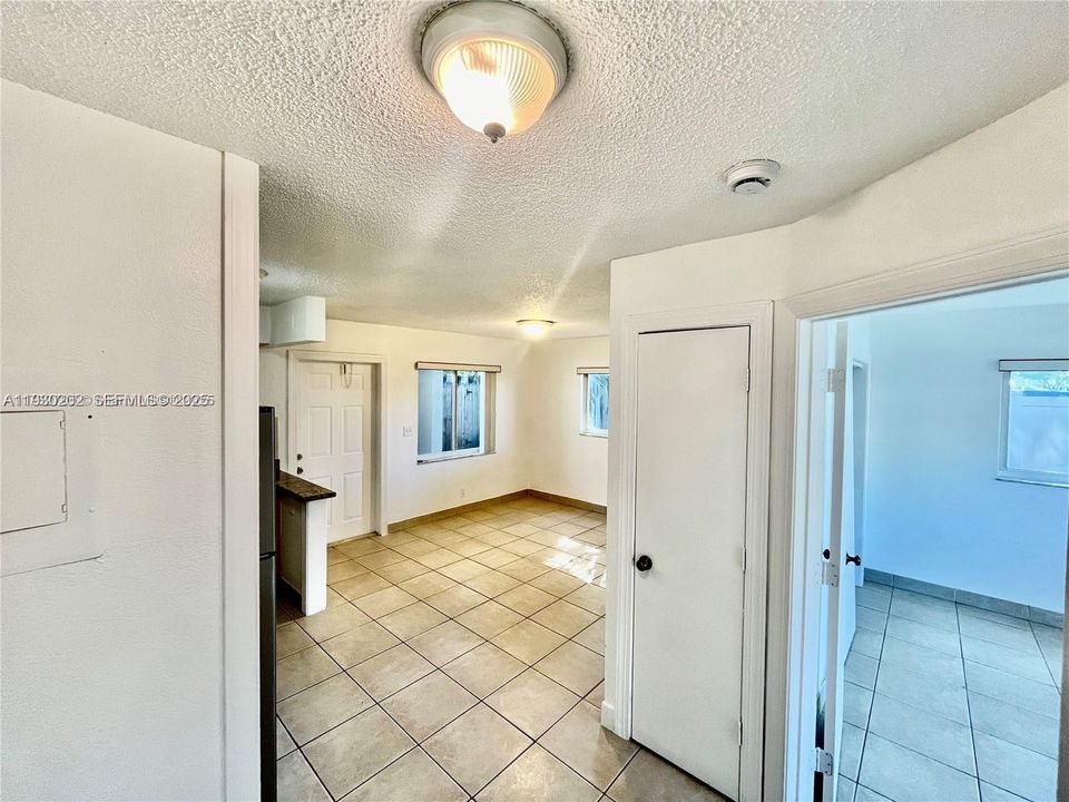 For Rent: $1,350 (1 beds, 1 baths, 435 Square Feet)