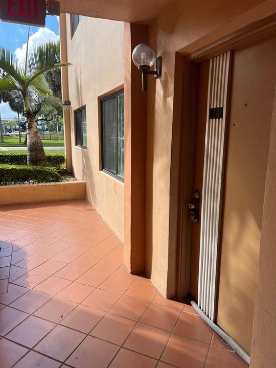 For Rent: $2,240 (3 beds, 2 baths, 1040 Square Feet)