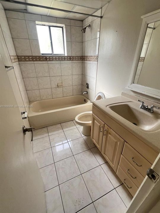 For Rent: $2,240 (3 beds, 2 baths, 1040 Square Feet)