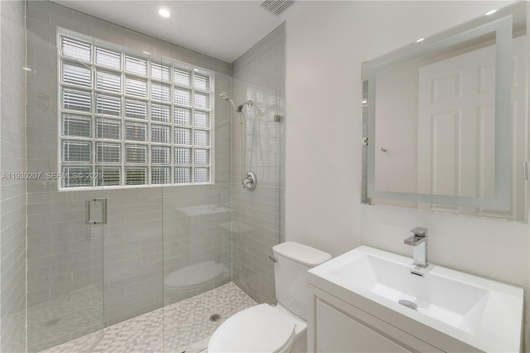 For Sale: $2,295,000 (5 beds, 4 baths, 2877 Square Feet)