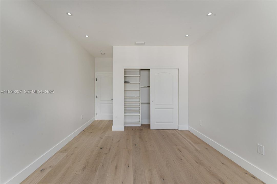 For Sale: $2,295,000 (5 beds, 4 baths, 2877 Square Feet)