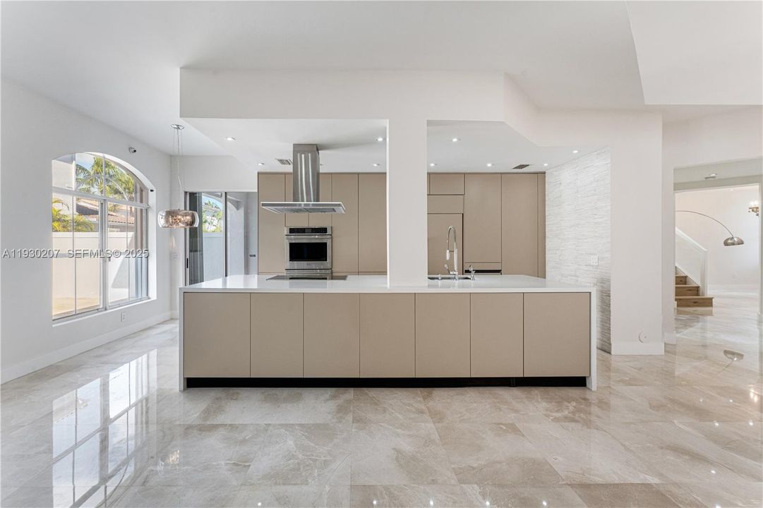 For Sale: $2,295,000 (5 beds, 4 baths, 2877 Square Feet)