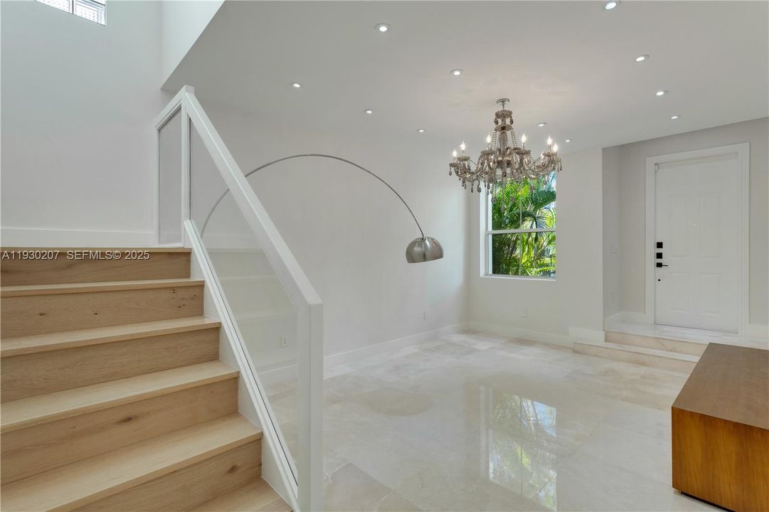 For Sale: $2,295,000 (5 beds, 4 baths, 2877 Square Feet)