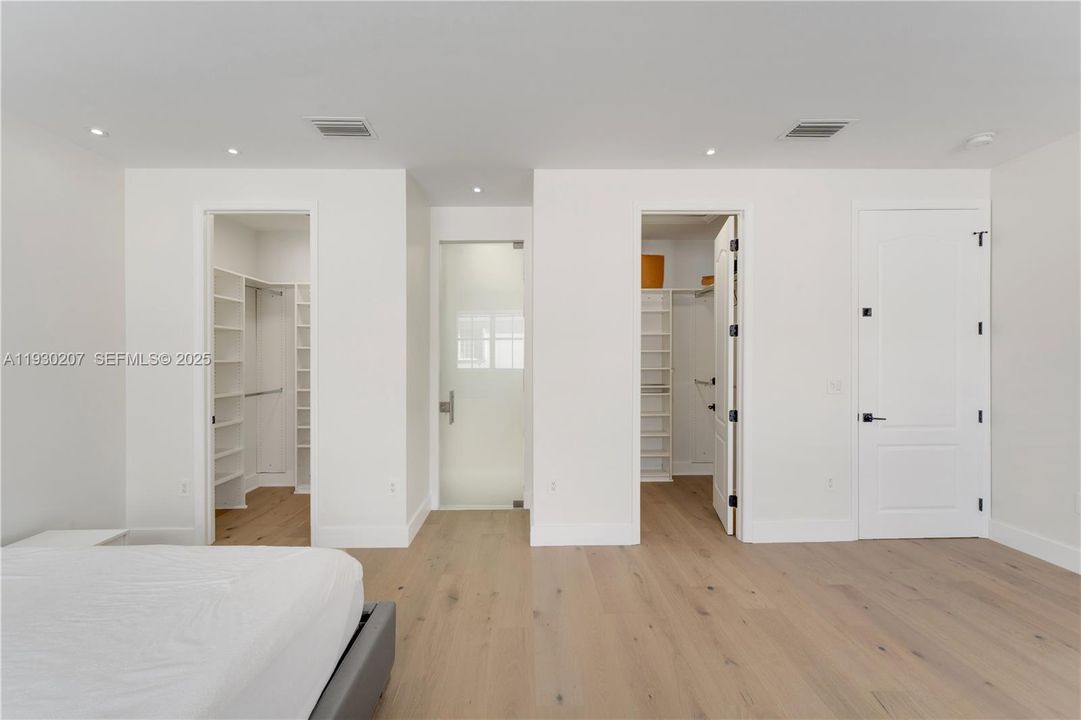 For Sale: $2,295,000 (5 beds, 4 baths, 2877 Square Feet)