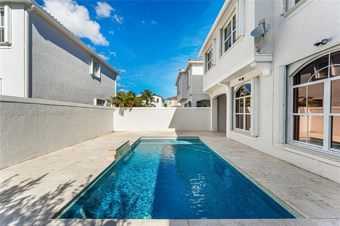 For Sale: $2,295,000 (5 beds, 4 baths, 2877 Square Feet)