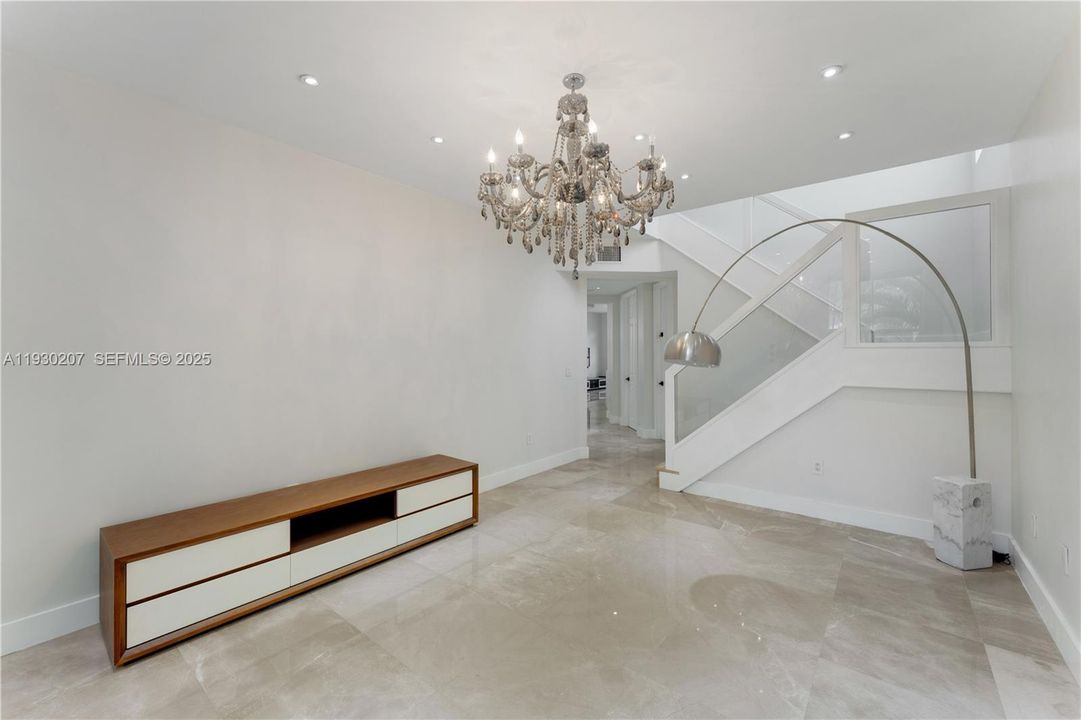 For Sale: $2,295,000 (5 beds, 4 baths, 2877 Square Feet)